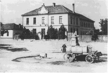  Bval DIEVENSK KOLA, neskr kola s vyuovacm jazykom slovenskm - fotografia z r. 1947